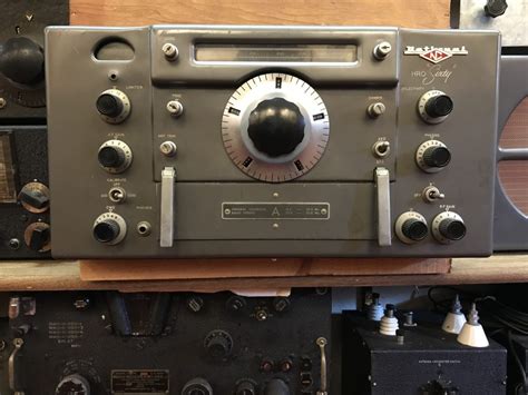Hro radio - This is a demonstration of a National HRO-50T1 receiver. This particular vacuum tube radio with plug-in coils dates from late 1951 or early 1952. It is an ...